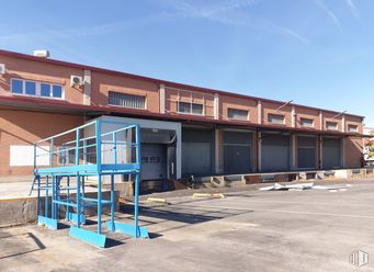 Industrial for rent at Zona industrial Alcalá, Alcalá de Henares, Madrid, 28806 with building, window, sky, shade, urban design, wood, residential area, facade, composite material and asphalt around