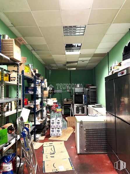 Industrial for sale at Calle Bronce, Borox, Toledo, 45222 with packaged goods, shelf, floor, flooring, shelving, building, ceiling, television, retail and publication around