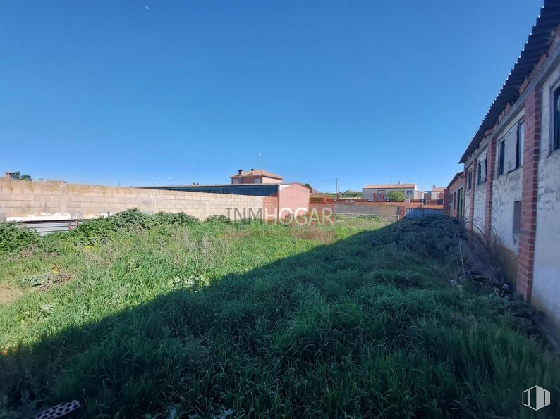 Nave en venta en Zona Blascosancho, Blascosancho, Ávila, 05290 con cielo, planta, pendiente, edificio, ventana, lote de terreno, paisaje natural, pradera, hierba y árbol alrededor