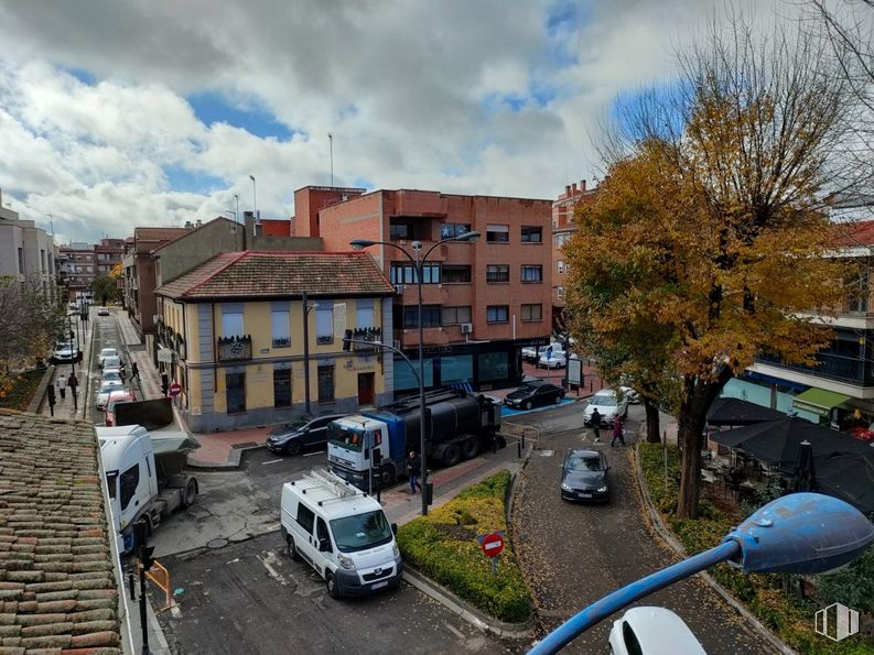 Oficina en alquiler y venta en Zona centro, Getafe, Madrid, 28901 con edificio, coche, nube, cielo, vehículo, planta, neumático, ventana, rueda y vehículo de motor alrededor