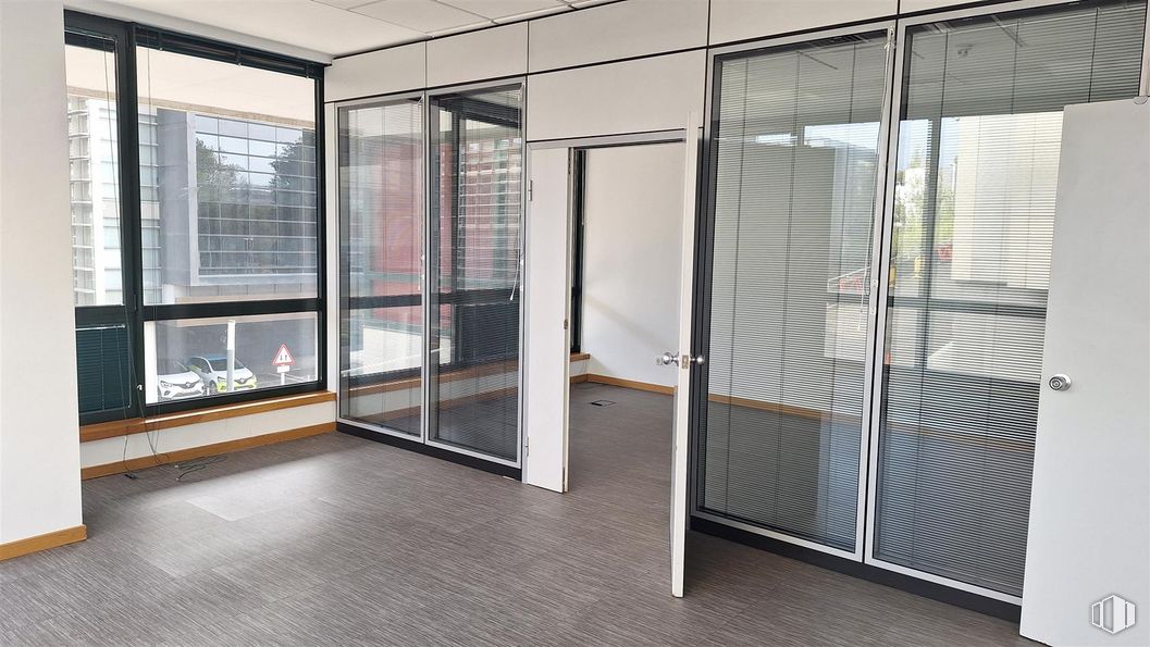 Office for rent at P.A.E. Neisa Avance, Avenida Industria, 6 - 8, Alcobendas, Madrid, 28108 with window, flooring, floor, interior design, glass, door, composite material, apartment, metal and daylighting around