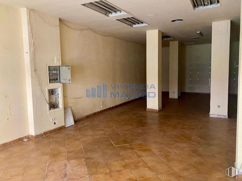 Retail for rent at Calle San Bernardino, Centro, Madrid, 28015 with light fixture, fixture, interior design, hall, tile flooring, floor, flooring, wood, real estate and ceiling around