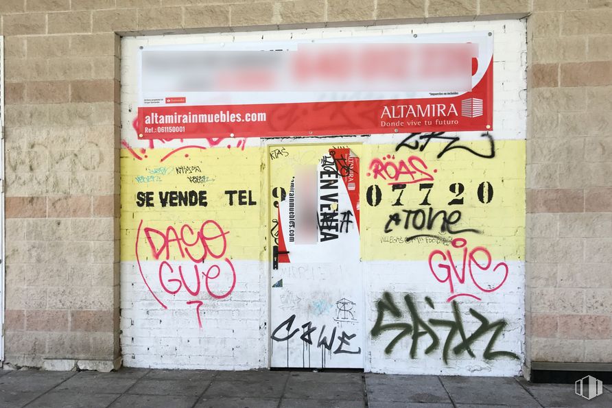 Local en venta en Calle San Fernando, 6, Collado Villalba, Madrid, 28400 con póster, escritura a mano, accesorio, rectángulo, fuente, puerta, línea, grafiti, gas y fachada alrededor