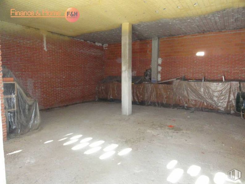 Local en alquiler y venta en PAU de Carabanchel, Carabanchel, Madrid, 28054 con edificio, propiedad, casa, albañilería, suelo, piso, madera, ladrillo, línea y gas alrededor