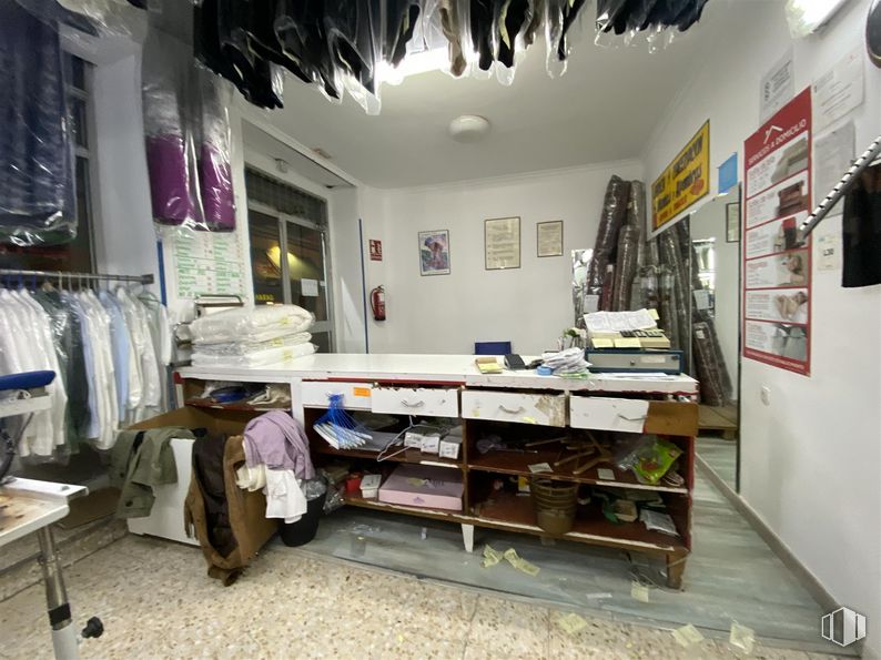 Local en alquiler en Calle Palma, 64, Centro, Madrid, 28015 con mesa, edificio, interiorismo, marco, madera, casa, estantería, escritorio, diseño automovilístico y arte alrededor