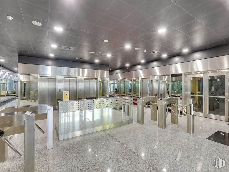 Oficina en alquiler en Edificio B Platinum, Calle Trespaderne, 10, Barajas, Madrid, 28042 con mediante, accesorio, piso, suelo, vidrio, suelo de baldosas, techo, gas, aluminio, metal y transparencia alrededor