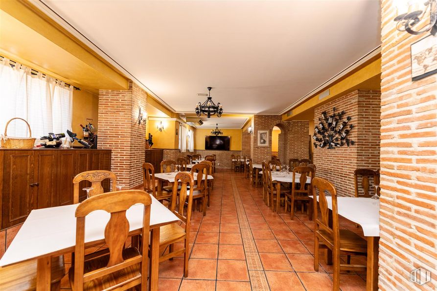 Local en alquiler en Calle Pino, 1, Torrejón de Ardoz, Madrid, 28850 con mesa de cocina y comedor, ebanistería, silla, lámpara, alumbrado, mesa, suelos, interiorismo, suelo y techo alrededor