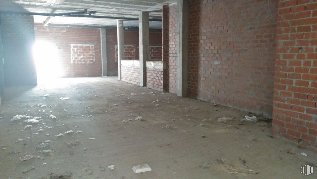 Retail for sale at Avenida San Fernando, 19, Quintanar de la Orden, Toledo, 45800 with brickwork, wood, brick, flooring, hall, floor, building material, building, hardwood and composite material around