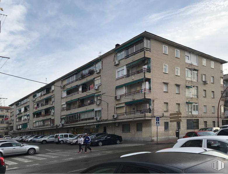 Local en venta en Calle Leganés, 20 - 22, Parla, Madrid, 28980 con coche, edificio, nube, cielo, día, propiedad, ventana, luz de la calle, neumático y vehículo alrededor