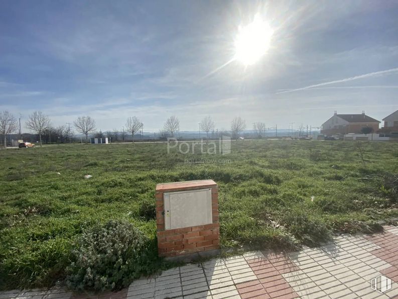 Suelo en venta en Calle Andalucía, Yunquera de Henares, Guadalajara, 19210 con nube, cielo, planta, paisaje natural, terreno, luz solar, superficie de la carretera, madera, hierba y paisaje alrededor