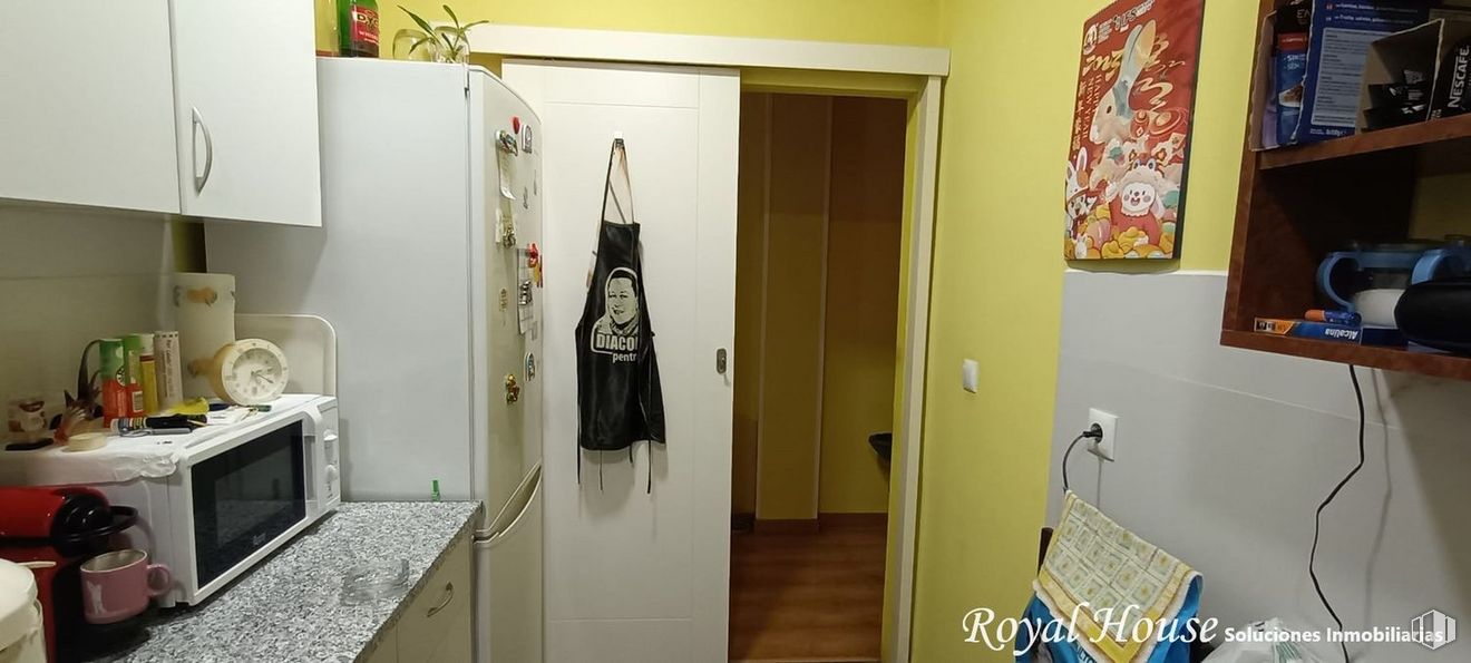 Local en venta en Calle Playa Samil, Collado Villalba, Madrid, 28400 con refrigerador, horno microondas, horno, mueble, ebanistería, marco, textil, interiorismo, suelo y suelos alrededor