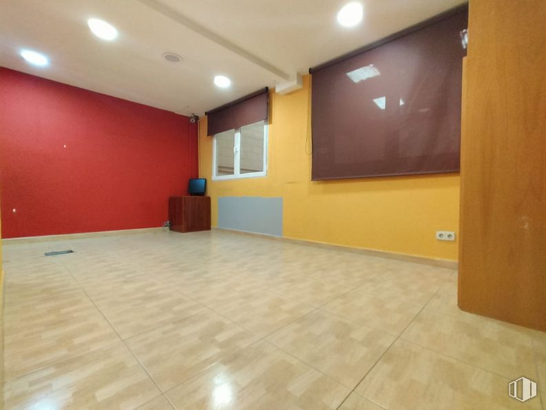 Nave en venta en Zona industrial, Coslada, Madrid, 28823 con ventana, hall, suelo, madera, suelos, madera dura, techo, accesorio, suelo de baldosas y evento alrededor