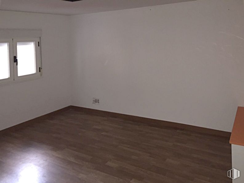 Nave en alquiler en Calle Talleres, 13, Alpedrete, Madrid, 28430 con ventana, madera, edificio, accesorio, pintura, suelo, sombra, pasillo, piso y tinte para madera alrededor