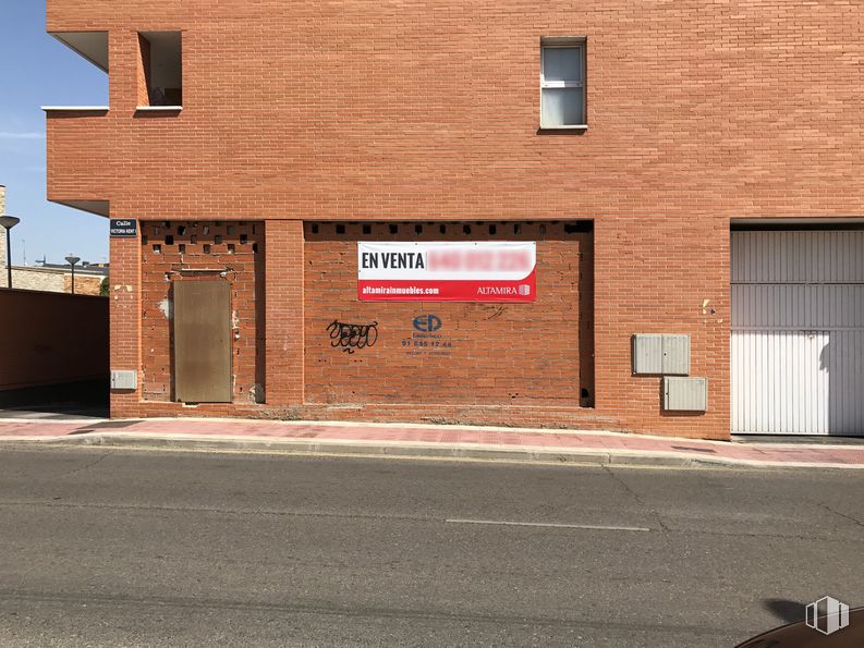 Local en venta en Calle Victoria Kent, 1, Parla, Madrid, 28980 con ventana, edificio, puerta, accesorio, superficie de la carretera, albañilería, madera, asfalto, ladrillo y material de construcción alrededor