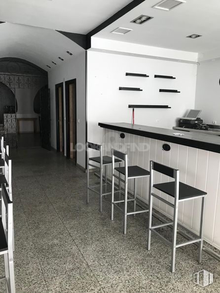 Retail for rent at Centro urbano, Talavera de la Reina, Toledo, 45600 with chair, countertop, furniture, cabinetry, table, interior design, flooring, black-and-white, floor and wood around