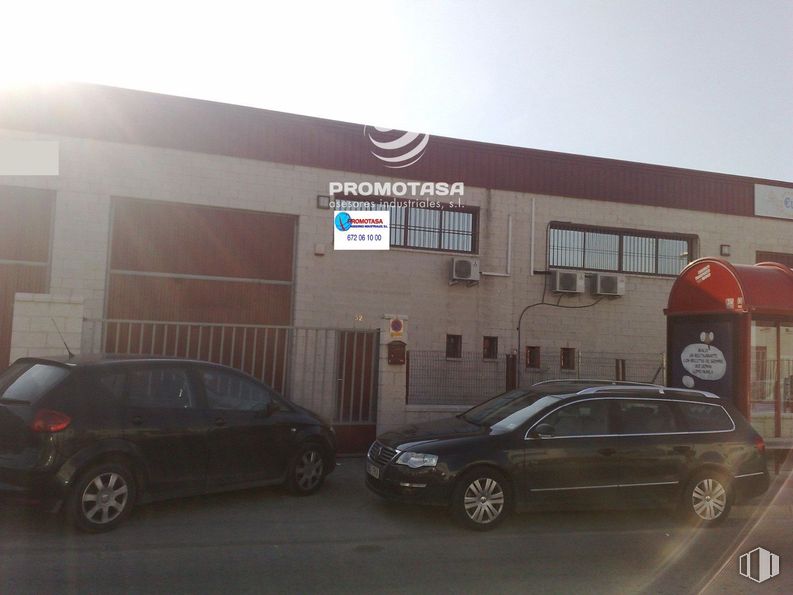 Industrial for sale at Polígono Santa Ana, Rivas-Vaciamadrid, Madrid, 28529 with car, window, wheel, tire, logo, advertising, sign and company around