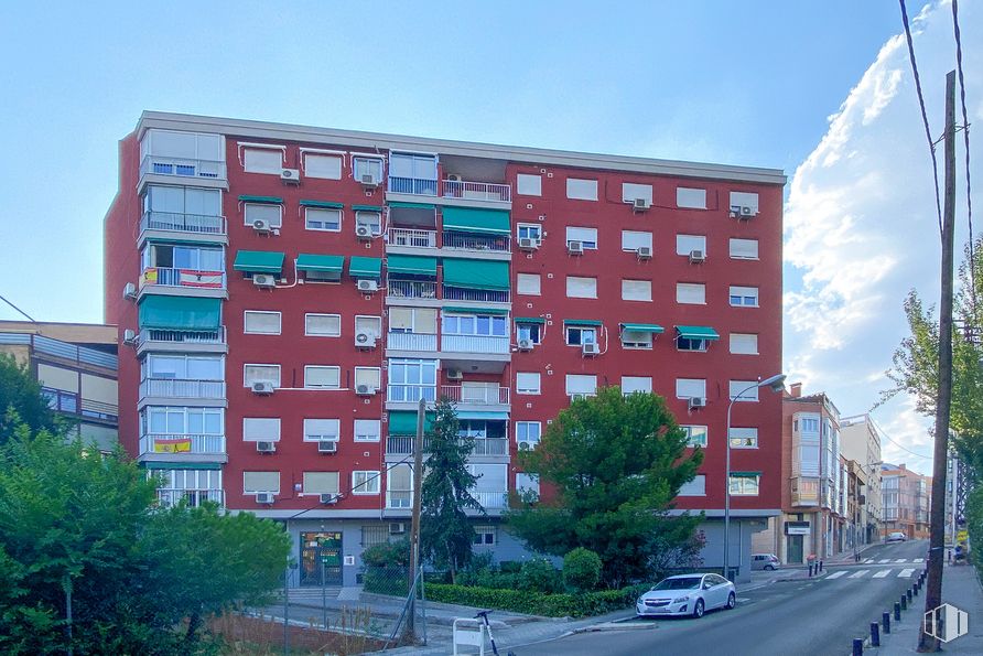 Local en alquiler en Calle Francisco Santos, 25, Salamanca, Madrid, 28028 con edificio, coche, cielo, planta, ventana, nube, árbol, bloque de torre, diseño urbano y condominio alrededor