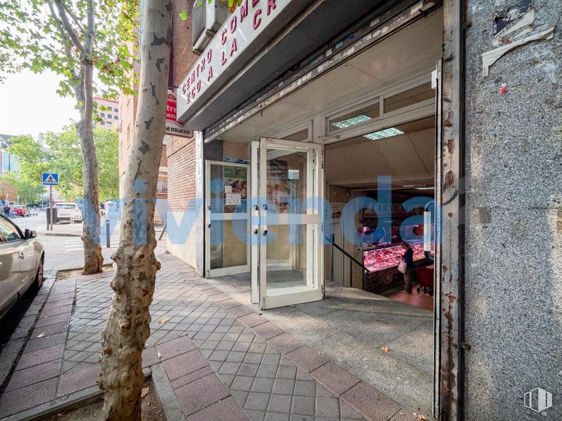 Local en venta en Calle MIsterios, Ciudad Lineal, Madrid, 28027 con coche, planta, superficie de la carretera, árbol, neumático, acera, rueda, diseño urbano, edificio y carretera alrededor