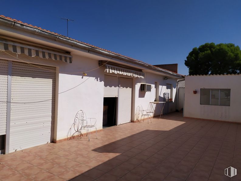 Nave en venta en Calle Vega, 11, Morata de Tajuña, Madrid, 28530 con ventana, casa, puerta, cielo, propiedad, planta, sombra, árbol, accesorio y asfalto alrededor