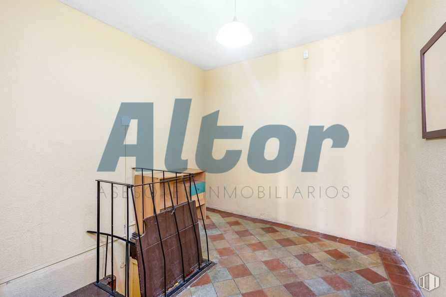 Local en venta en Calle Atocha, Centro, Madrid, 28012 con alumbrado, marco, propiedad, madera, pintura, edificio, suelo, diseño de interiores, accesorio y arte alrededor