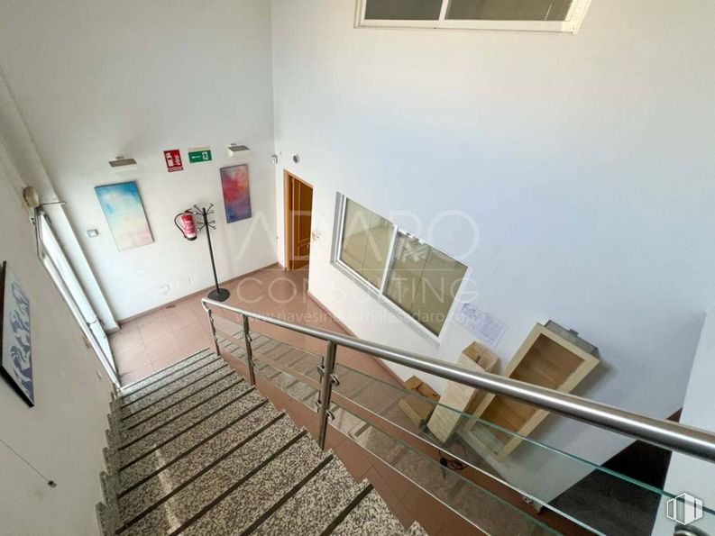 Nave en alquiler en Calle Empleo, Getafe, Madrid, 28906 con suelos, interiorismo, suelo, techo, escaleras, habitación, apartamento, pasamanos, vidrio y desván alrededor