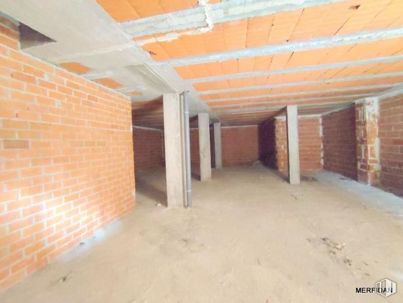 Local en venta en Plaza España, Fuenlabrada, Madrid, 28944 con madera, pasillo, piso, pavimento, edificio, accesorio, material compuesto, madera, albañilería y material de construcción alrededor