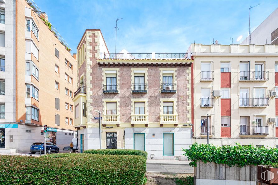 Local en alquiler en Calle Pilar de Zaragoza, Salamanca, Madrid, 28028 con edificio, planta, ventana, cielo, nube, diseño urbano, condominio, pared, zona residencial y inmobiliario alrededor