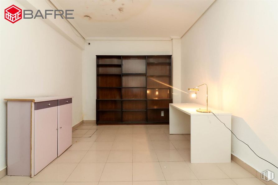 Local en venta en Casco antiguo, San Sebastián de los Reyes, Madrid, 28700 con lámpara, alacena, escritorio, alumbrado, estantería, ebanistería, propiedad, interiorismo, madera y arquitectura alrededor