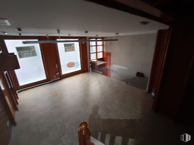 Oficina en venta en Calle Nueva, Toledo, 45001 con propiedad, edificio, accesorio, madera, suelos, suelo, madera dura, hall, ventana y casa alrededor