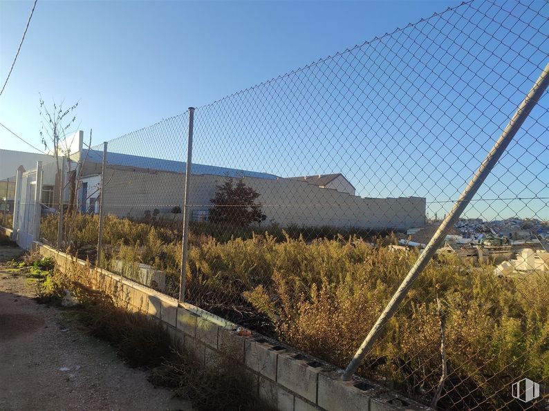 Suelo en venta en Carretera Puebla, Quintanar de la Orden, Toledo, 45800 con cielo, planta, valla, pendiente, lote de terreno, superficie de la carretera, alambrada, malla, electricidad y hierba alrededor