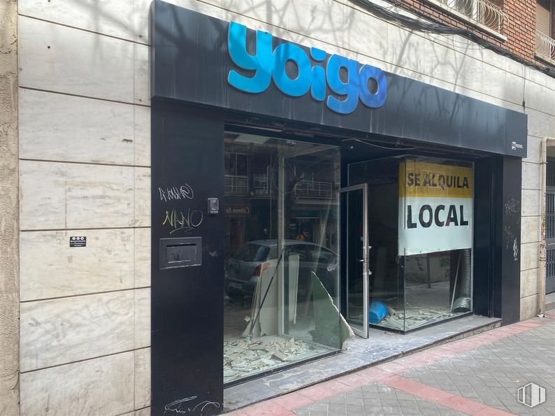 Local en alquiler en Calle Francos Rodríguez, 32, Tetuán, Madrid, 28039 con ventana, accesorio, edificio, fachada, fuente, ciudad, edificio comercial, señalización, publicidad y transparencia alrededor