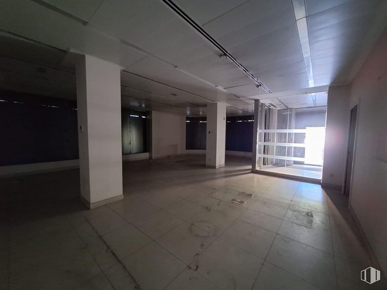 Retail for sale & for rent at Calle Doctor Esquerdo, Salamanca, Madrid, 28028 with fixture, architecture, floor, flooring, hall, composite material, space, ceiling, city and concrete around