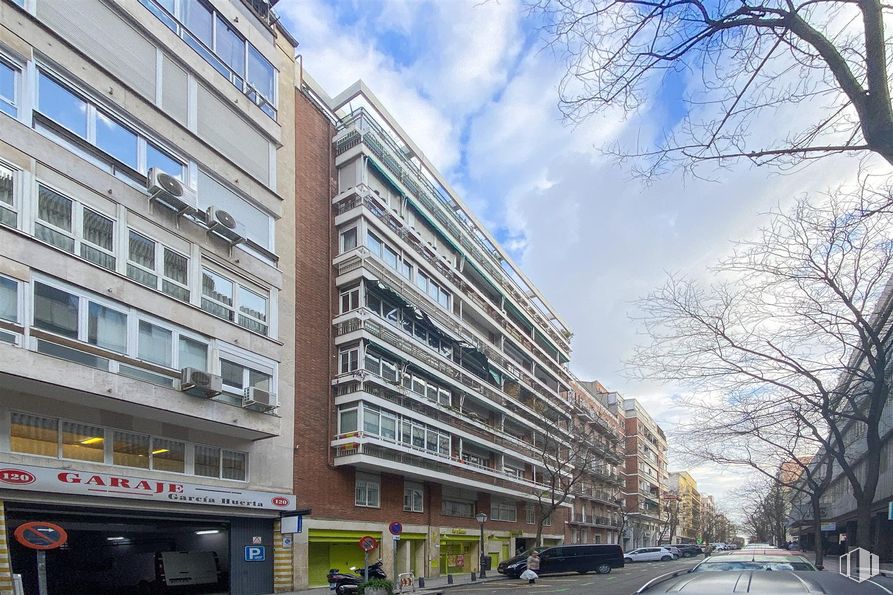 Local en venta en Calle Castelló, Salamanca, Madrid, 28006 con edificio, nube, cielo, infraestructura, ventana, coche, bloque de pisos, vehículo, barrio y diseño urbano alrededor