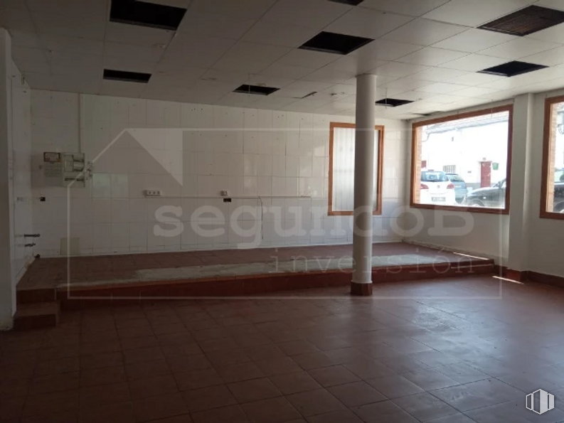 Local en venta en Calle San Roque, 1, Valdetorres de Jarama, Madrid, 28150 con ventana, accesorio, madera, edificio, suelo, suelos, sombra, tintes y matices, hall y techo alrededor