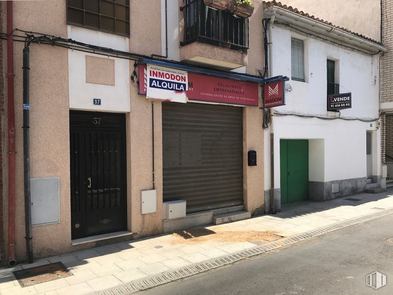 Local en alquiler en Calle Campo, 37, Villaviciosa de Odón, Madrid, 28670 con puerta, ventana, edificio, accesorio, madera, superficie de la carretera, inmobiliario, fachada, carretera y ciudad alrededor