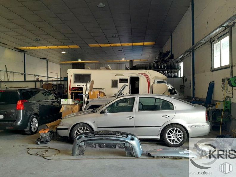 Industrial for sale at Polígono Industrial, Borox, Toledo, 45222 with car, tire, wheel, window, automotive parking light, land vehicle, vehicle, motor vehicle, automotive tire and automotive lighting around