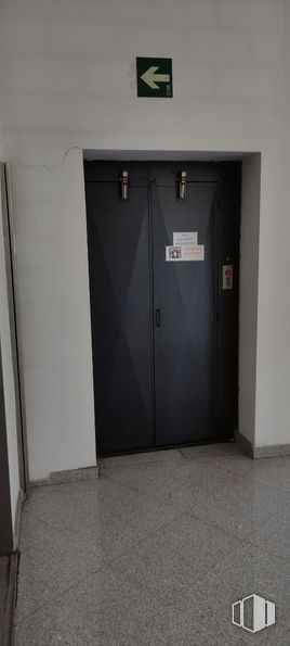 Local en alquiler en Calle Robla, Fuenlabrada, Madrid, 28947 con puerta, edificio, accesorio, asa, casa, gas, madera, puerta de casa, cerrojo muerto y material compuesto alrededor