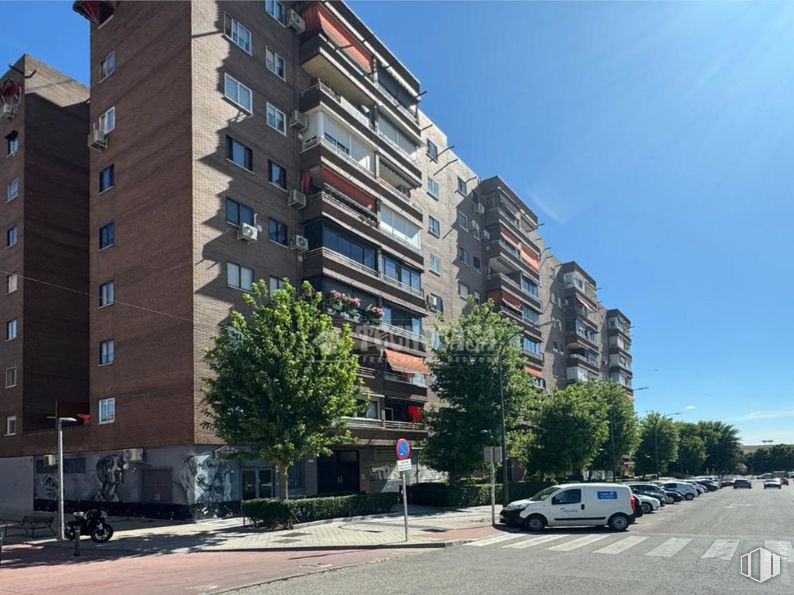 Local en venta en Zona Móstoles - El Soto, Móstoles, Madrid, 28935 con coche, edificio, cielo, durante el día, propiedad, vehículo, ventana, neumático, árbol y rueda alrededor