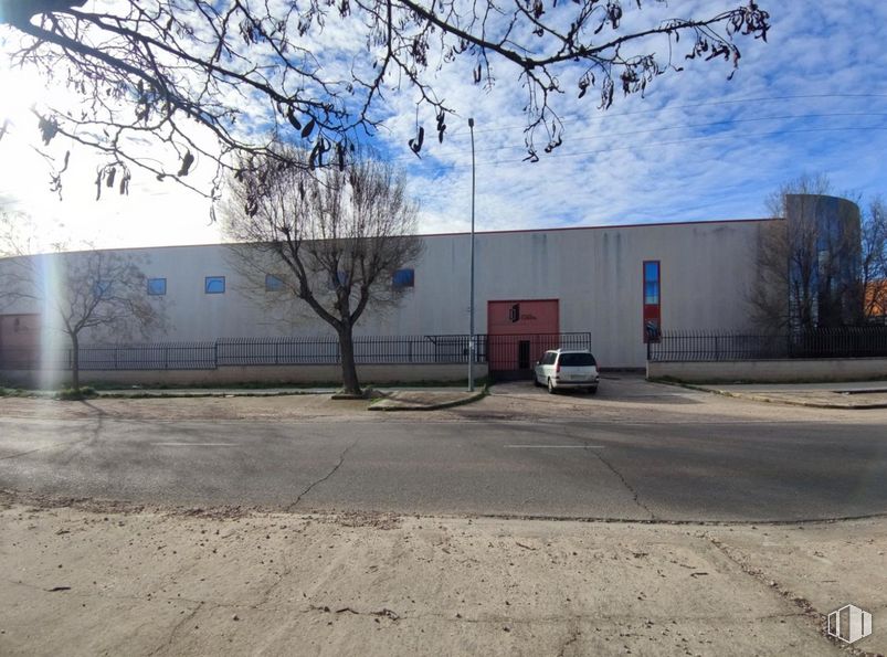 Industrial for sale at Polígono industrial Villacañas, Villacañas, Toledo, 45860 with sky, cloud, tree, architecture, road surface, asphalt, building, plant, city and facade around