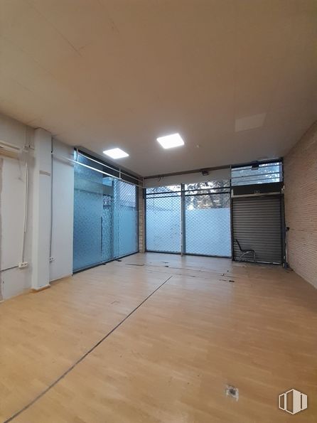 Industrial for sale & for rent at Avenida Madrid, Arganda del Rey, Madrid, 28500 with building, shade, wood, hall, flooring, door, floor, glass, hardwood and wood stain around