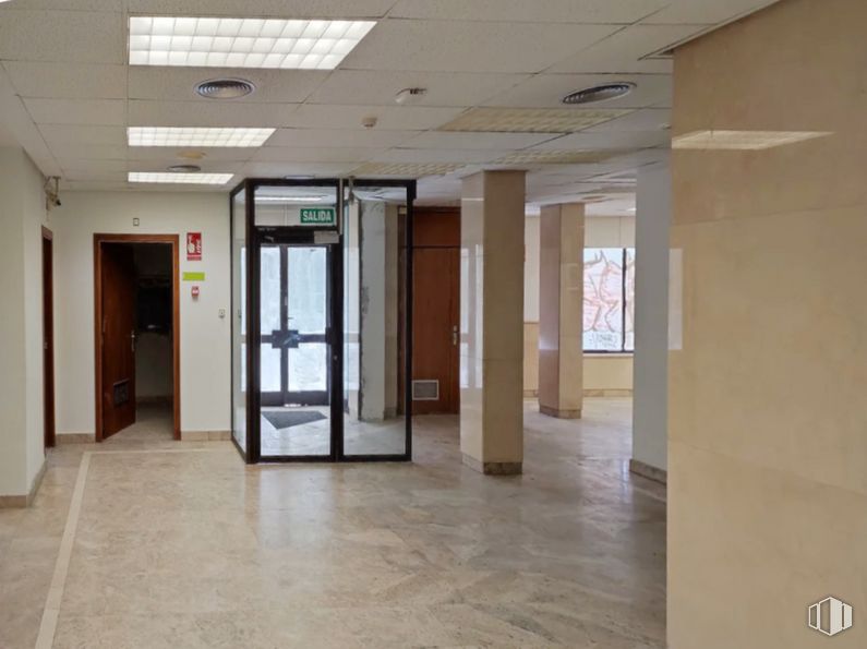 Local en alquiler en Plaza Blimea, 1, Rivas-Vaciamadrid, Madrid, 28529 con accesorio, puerta, pasillo, madera, pavimento, piso, edificio, madera, techo y material de construcción alrededor