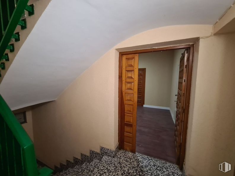 Retail for sale at Zona Centro, Segovia, 40002 with property, building, fixture, paint, wood, flooring, floor, door, wood stain and stairs around