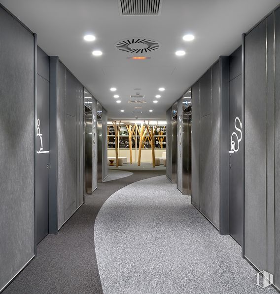 Oficina en alquiler en Edificio Alma, Paseo Doce Estrellas, 4, Barajas, Madrid, 28042 con accesorio, arquitectura, diseño de interiores, piso, pared, pavimento, techo, material compuesto, evento y arte alrededor