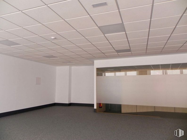 Oficina en venta en Edificio Auge I, Calle María Tubau, 8, Fuencarral - El Pardo, Madrid, 28049 con edificio, madera, entrada, accesorio, sombra, suelo, piso, techo, madera dura y material compuesto alrededor