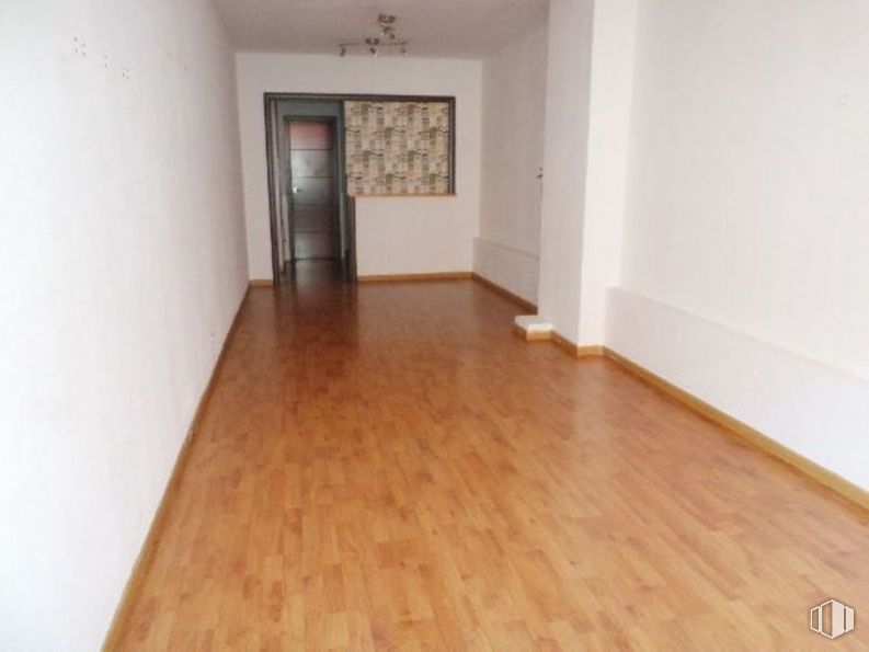 Local en alquiler y venta en Cuesta San Francisco, 15, Las Rozas de Madrid, Madrid, 28230 con puerta, madera, accesorio, suelos, pintura, hall, marco, tinte para madera, material de construcción y madera dura alrededor