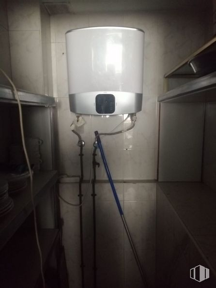 Local en venta en Calle Teruel, Fuenlabrada, Madrid, 28941 con mueble, alumbrado, electricidad, gas, tintes y matices, lámpara, lámpara fluorescente, suelo, iluminación automotriz y suministro eléctrico alrededor