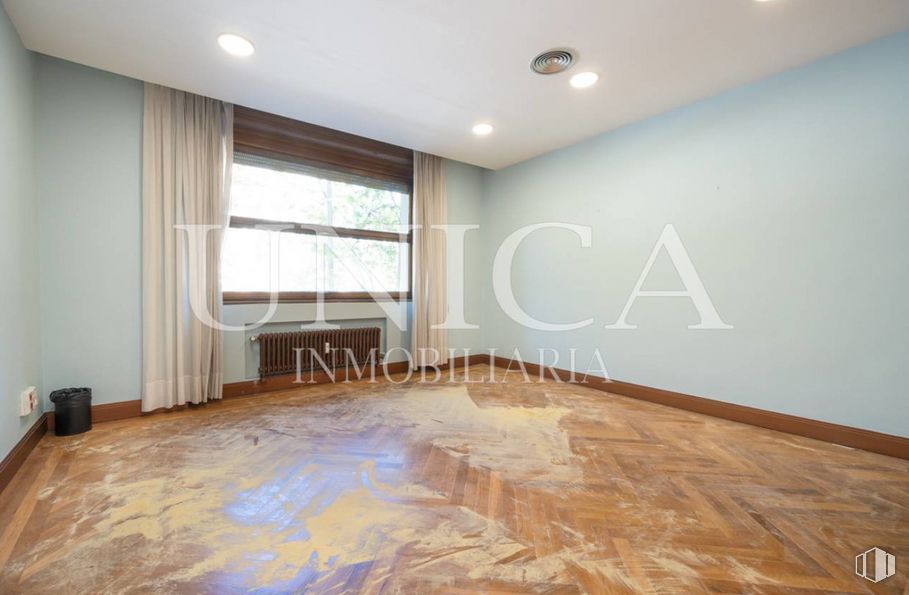 Oficina en venta en Calle Velázquez, Salamanca, Madrid, 28006 con edificio, ventana, madera, cortina, sombra, accesorio, suelos, inmobiliario, hall y tinte para madera alrededor