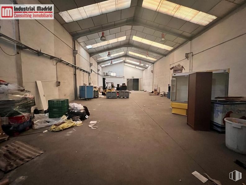 Industrial for sale at Polígono Industrial San Roque, Arganda del Rey, Madrid, 28500 with building, floor, flooring, automotive design, automotive tire, gas, engineering, machine, hall and wood around