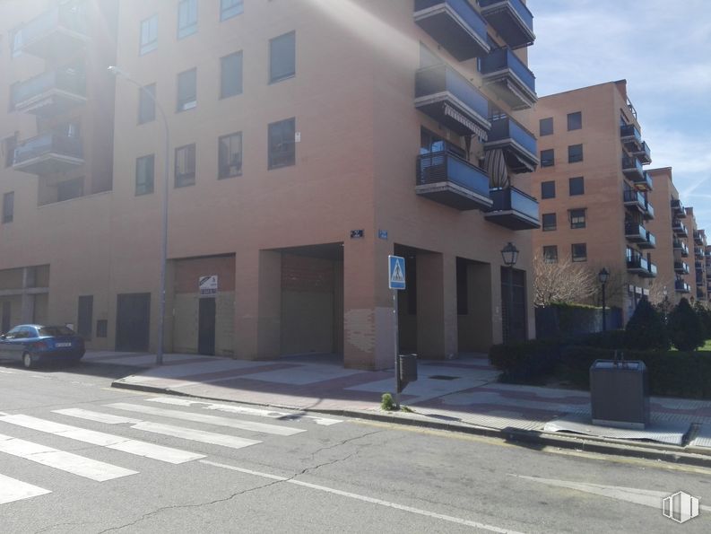 Local en alquiler en Avenida Libertad, Alcorcón, Madrid, 28925 con coche, edificio, ventana, propiedad, nube, planta, diseño urbano, barrio, luz de la calle y zona residencial alrededor