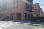 Retail for rent at Avenida Libertad, Alcorcón, Madrid, 28925 with car, building, window, property, cloud, plant, urban design, neighbourhood, street light and residential area around